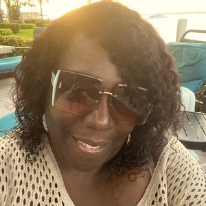 Meet your Posher, Crystal